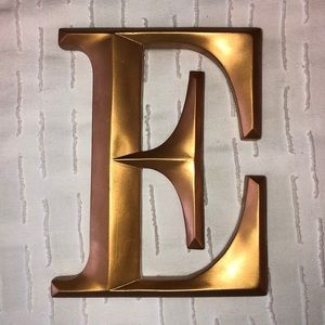 Gold “E” sign